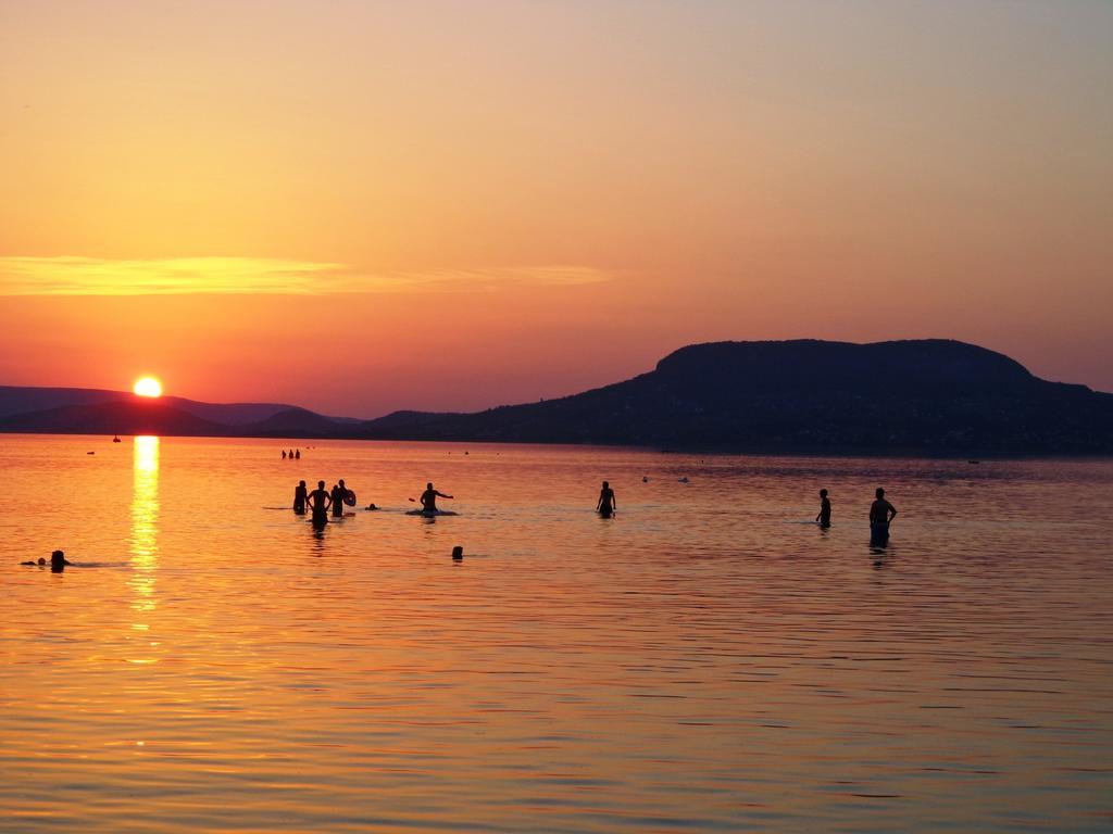 Eva Apartman Fonyód Buitenkant foto